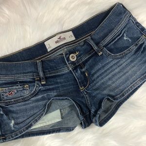 Hollister Denim Low Rise Shorts Size 3/26 in Waist